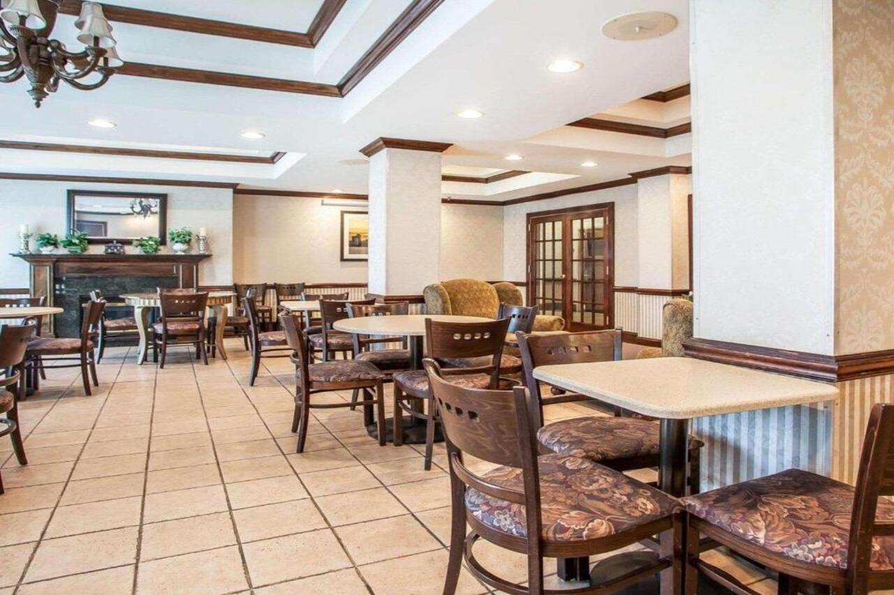 Comfort Inn & Suites Carneys Point Екстериор снимка
