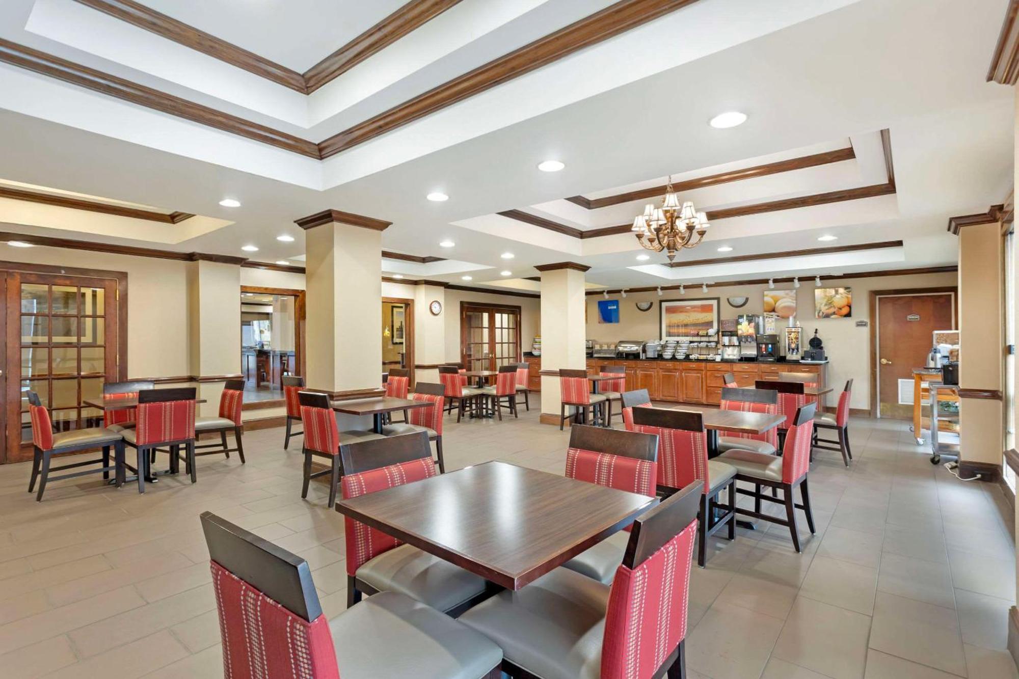 Comfort Inn & Suites Carneys Point Екстериор снимка