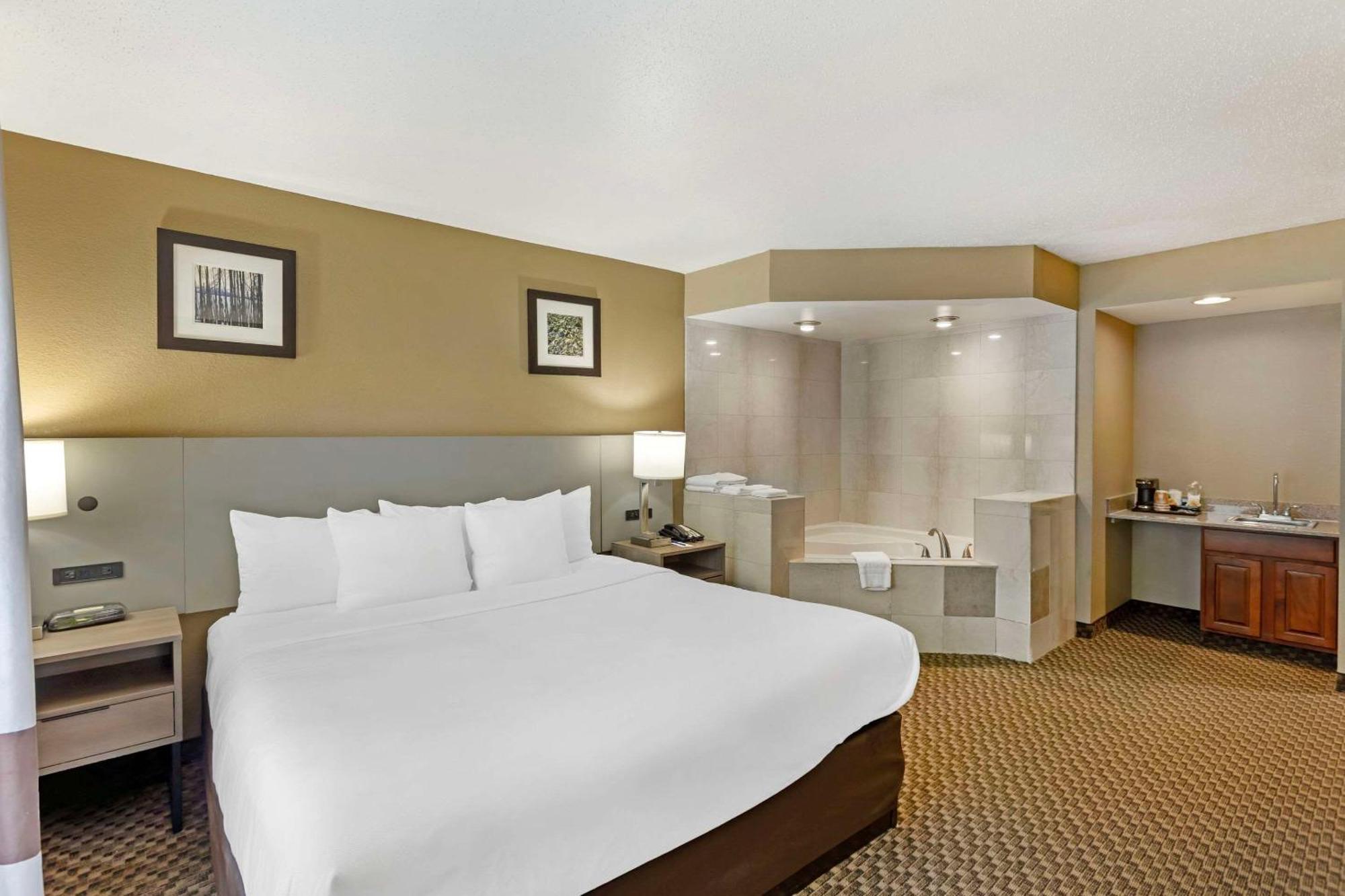 Comfort Inn & Suites Carneys Point Екстериор снимка