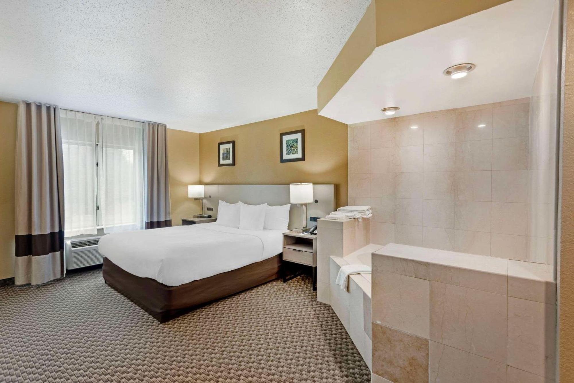 Comfort Inn & Suites Carneys Point Екстериор снимка