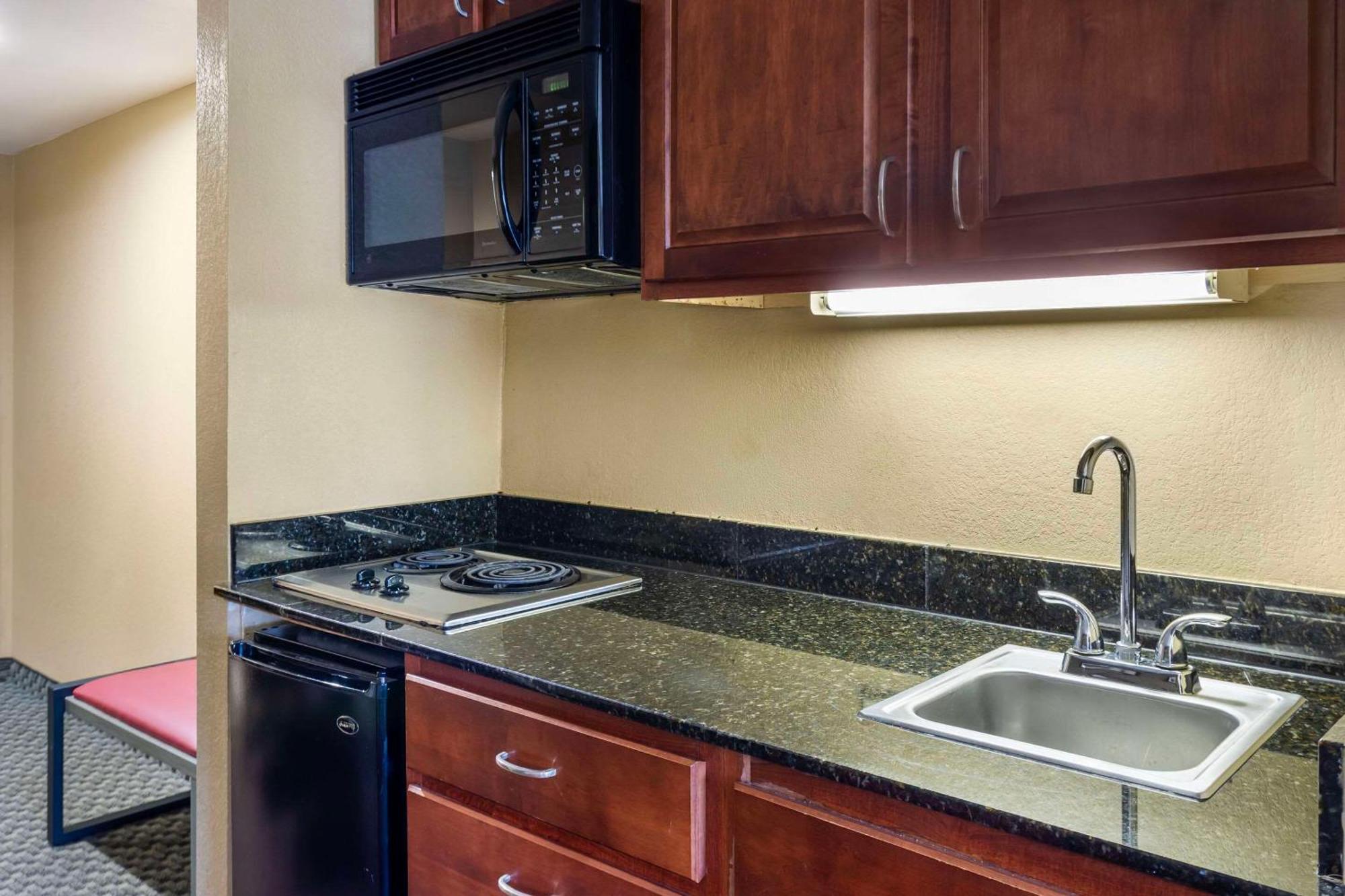 Comfort Inn & Suites Carneys Point Екстериор снимка