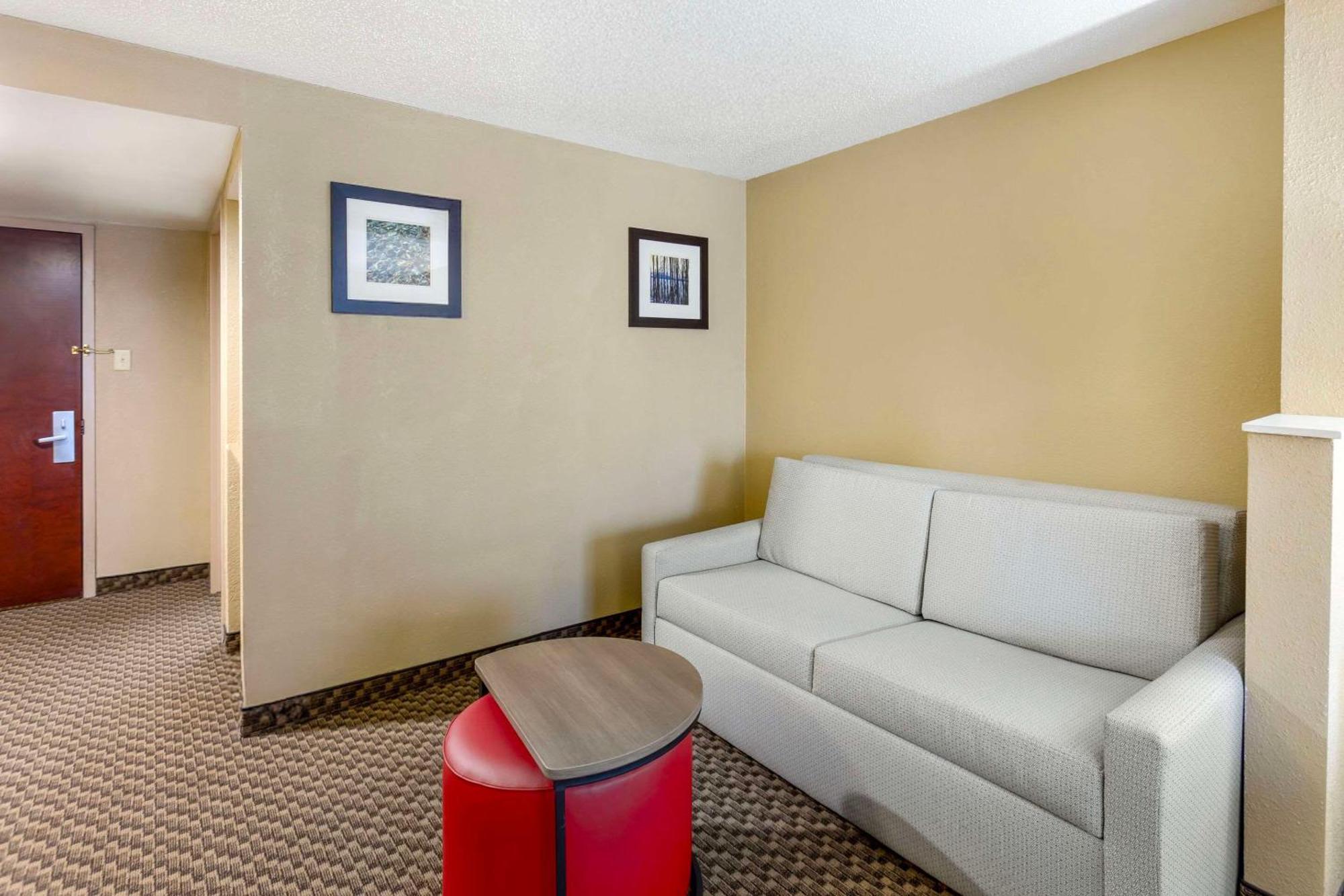 Comfort Inn & Suites Carneys Point Екстериор снимка