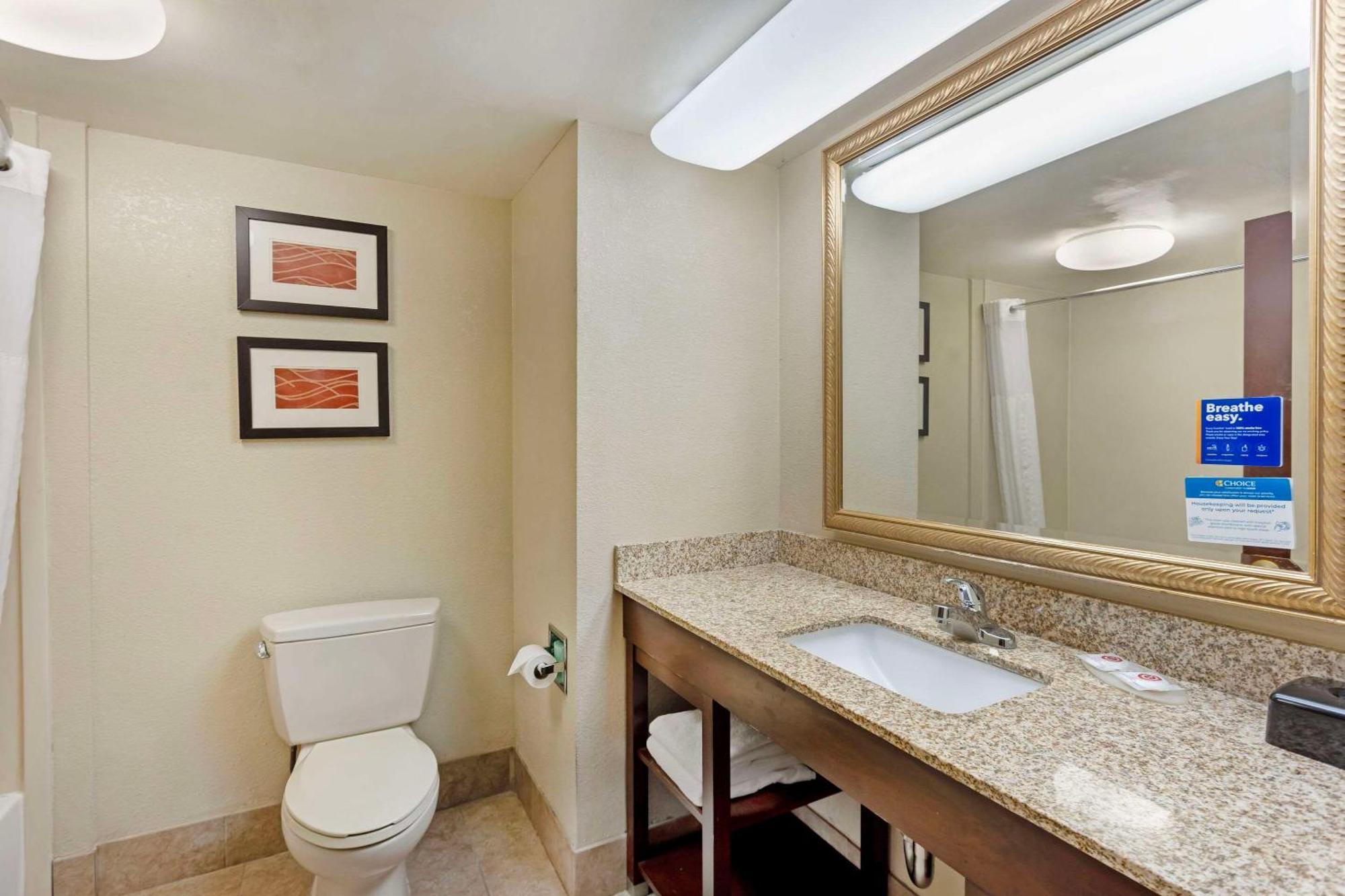 Comfort Inn & Suites Carneys Point Екстериор снимка