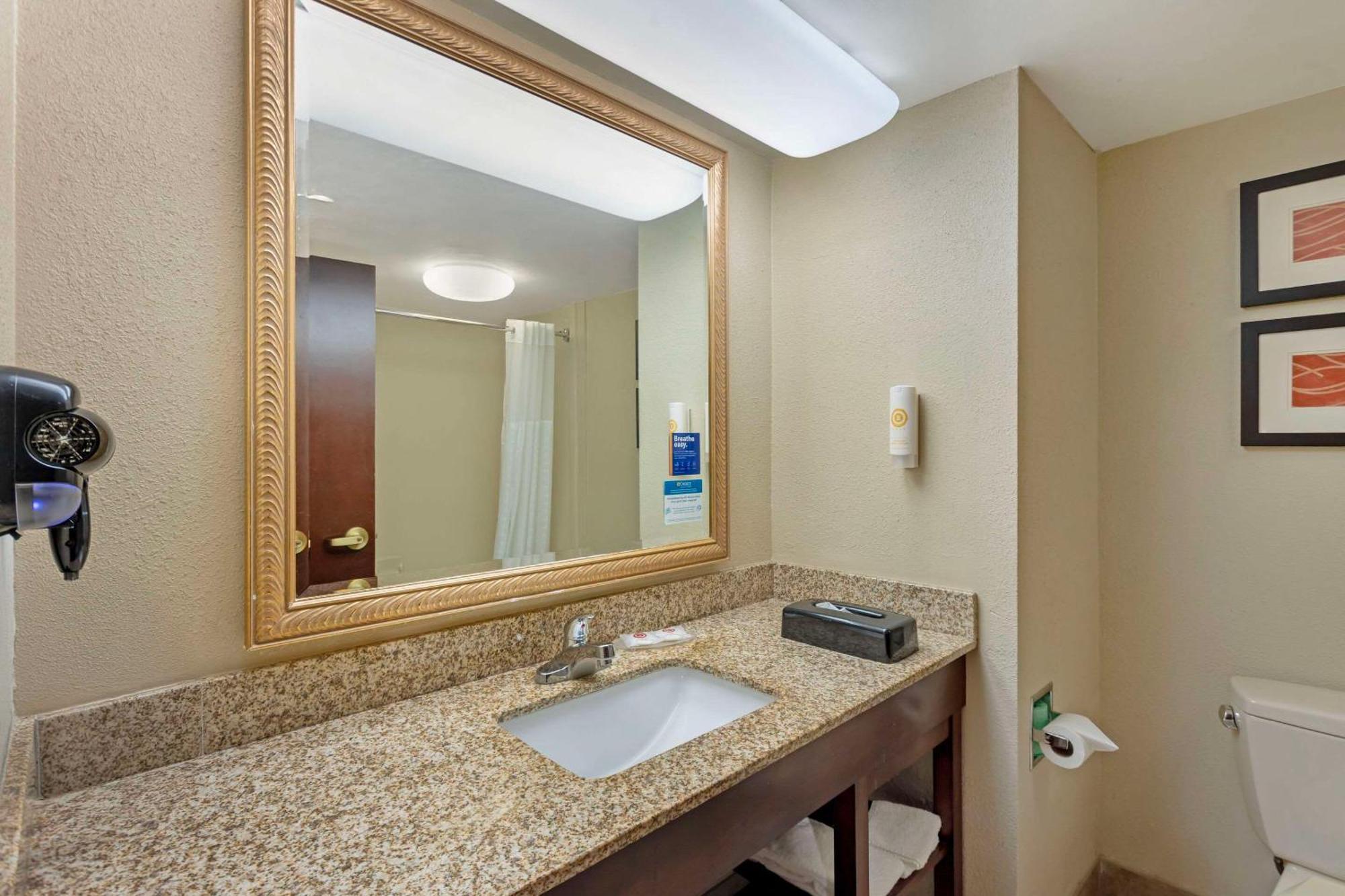 Comfort Inn & Suites Carneys Point Екстериор снимка
