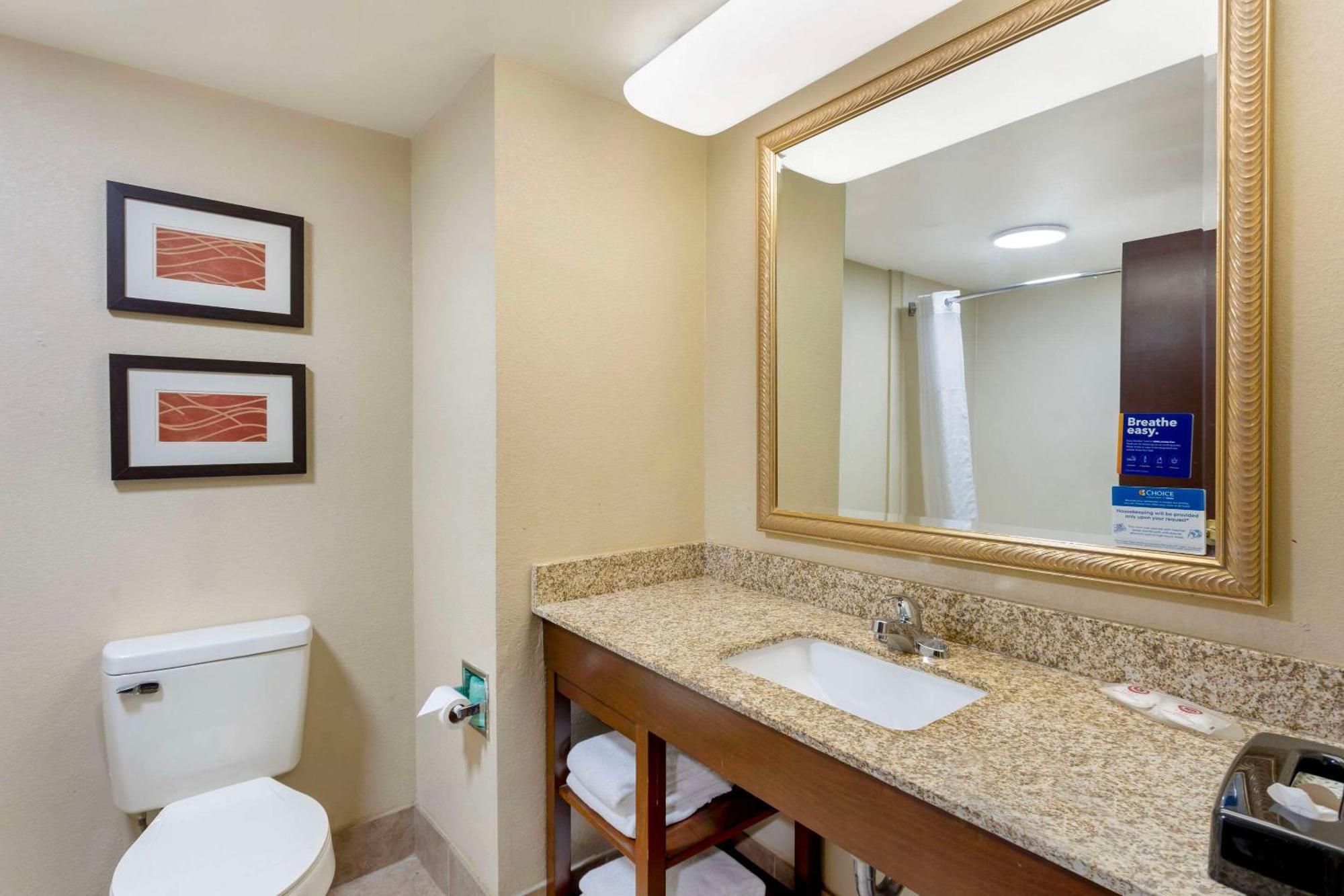 Comfort Inn & Suites Carneys Point Екстериор снимка