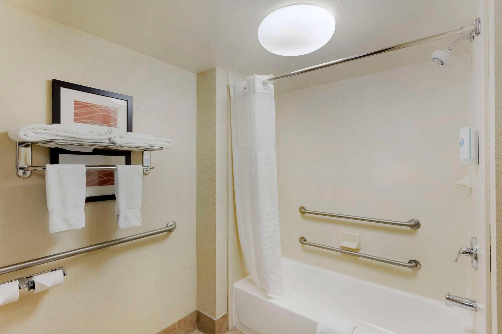 Comfort Inn & Suites Carneys Point Екстериор снимка