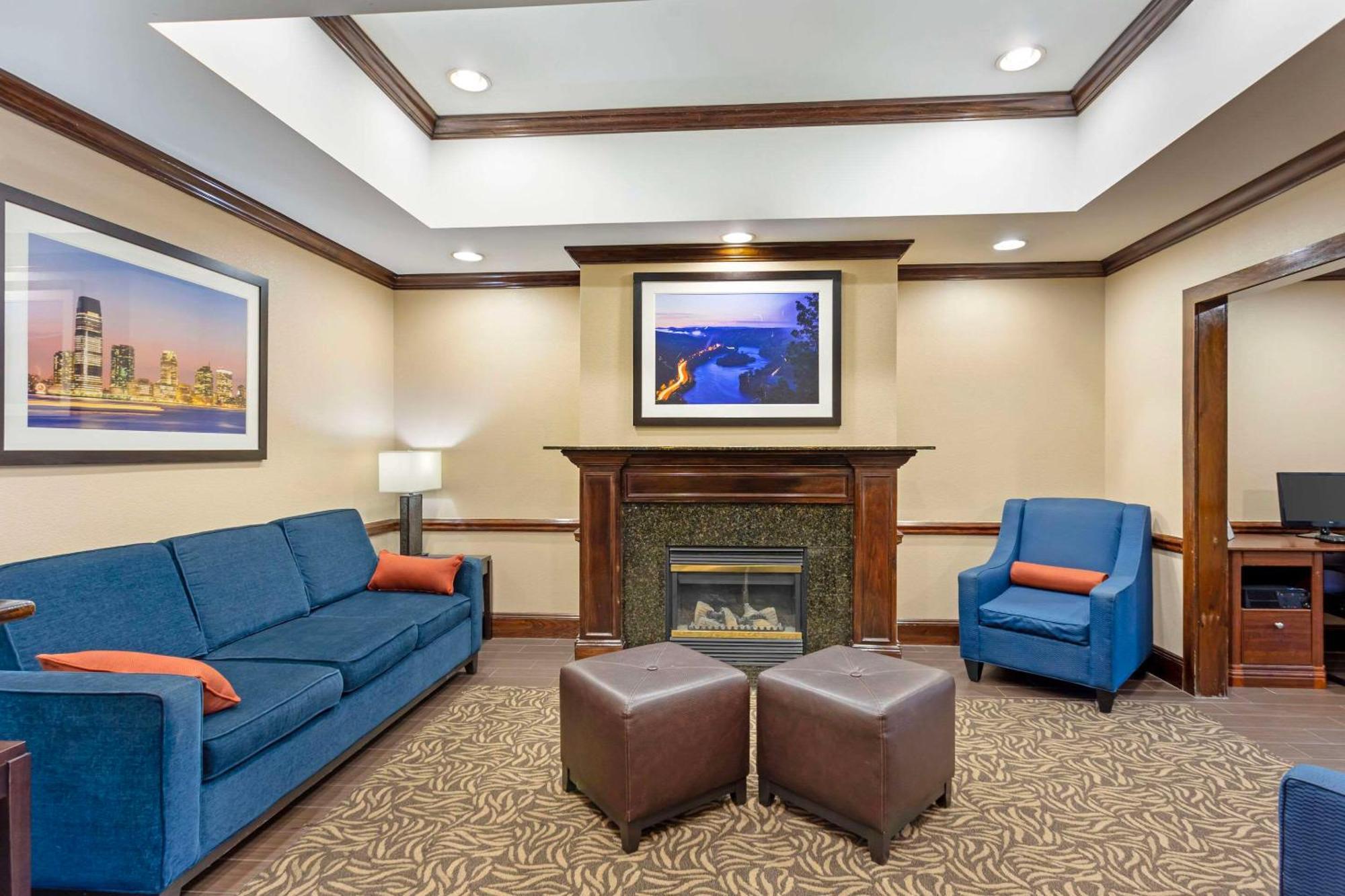 Comfort Inn & Suites Carneys Point Екстериор снимка